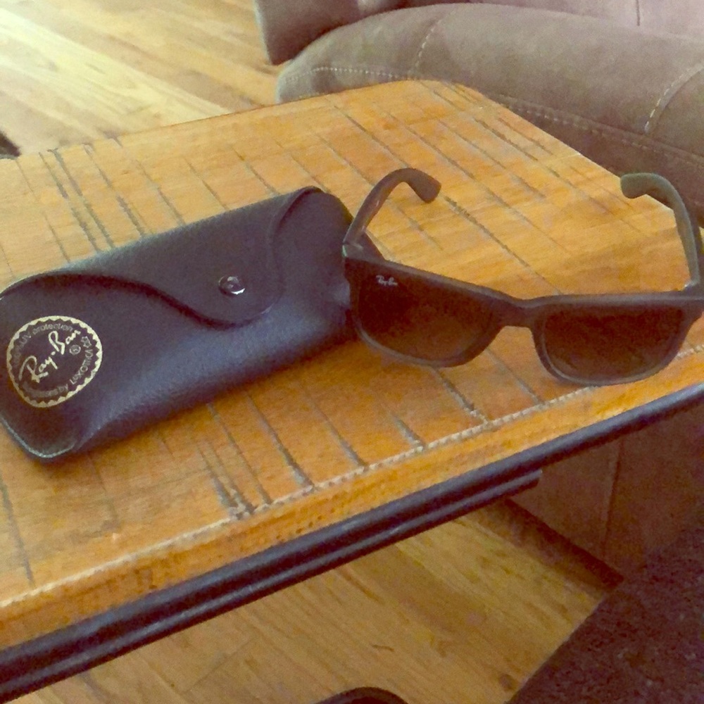 Pre-Owned Womens RayBan Sunglasses